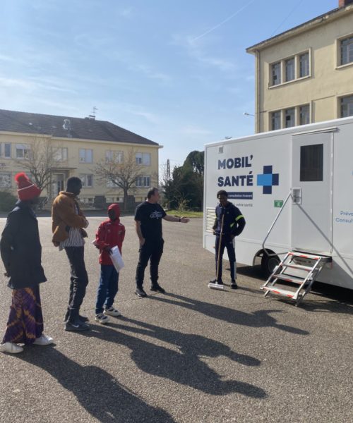 Dans le cadre du partenariat entre le bus santé précarité de Vichy et Coallia Territoire Allier, les personnes accompagnées au CADA de Varennes sur Allier ont pu participer à une journée accès sur l’activité physique pour tous et sur la prévention dentaire. Un moment idéal pour prendre soin de soi.