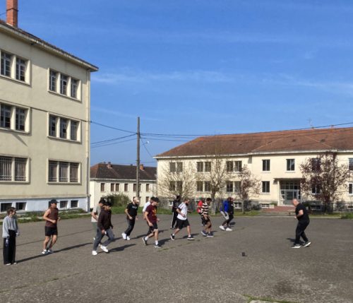 Dans le cadre du partenariat entre le bus santé précarité de Vichy et Coallia Territoire Allier, les personnes accompagnées au CADA ont pu participer à une journée axée sur l’activité physique pour tous et sur la prévention dentaire. Un moment idéal pour prendre soin de soi.